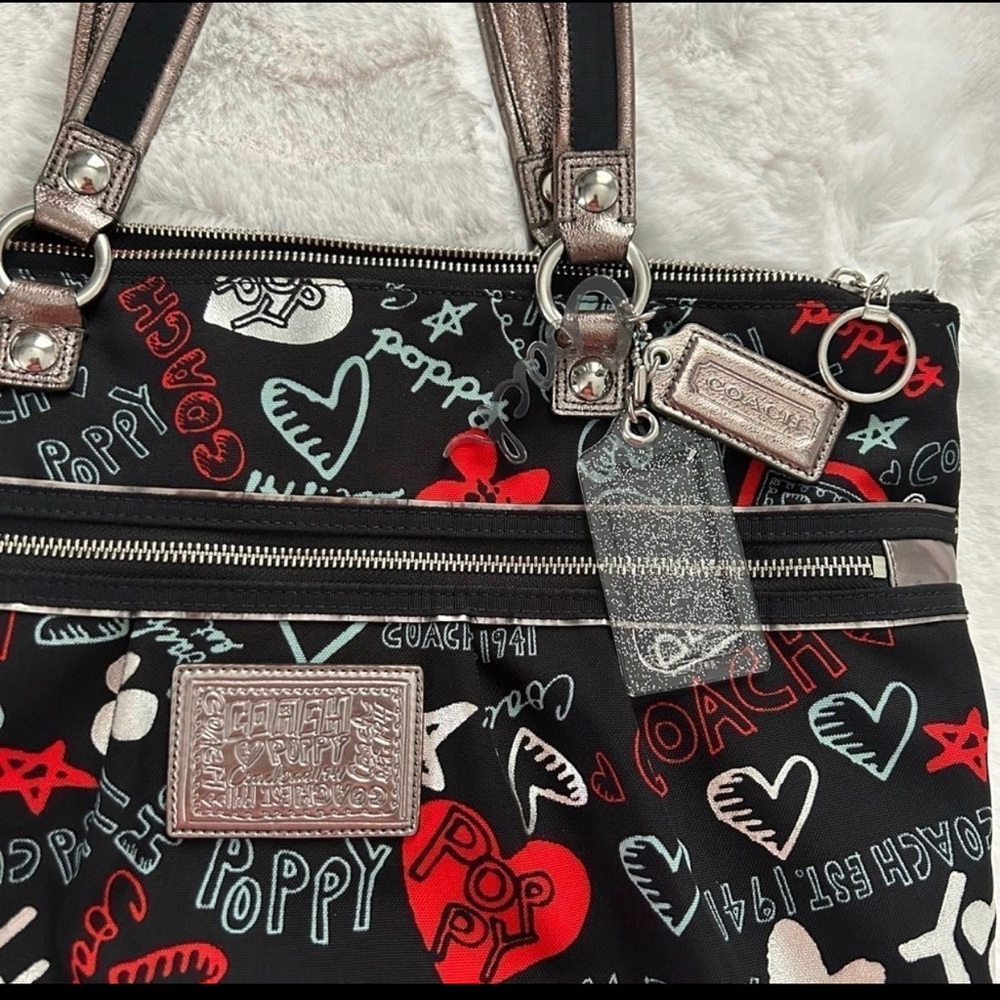 Coach poppy with hearts Glam Tote - Picture 2 of 8